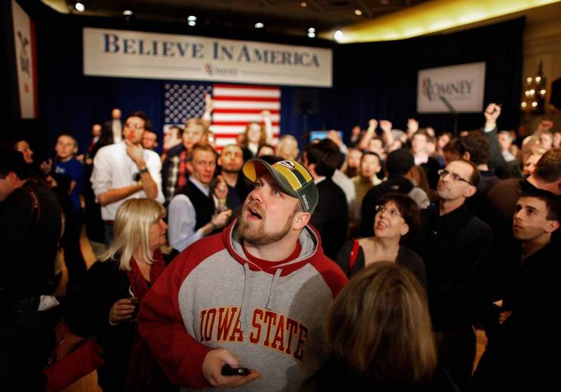 Primarie: Iowa, Cruz batte Trump, pari Hillary-Sanders