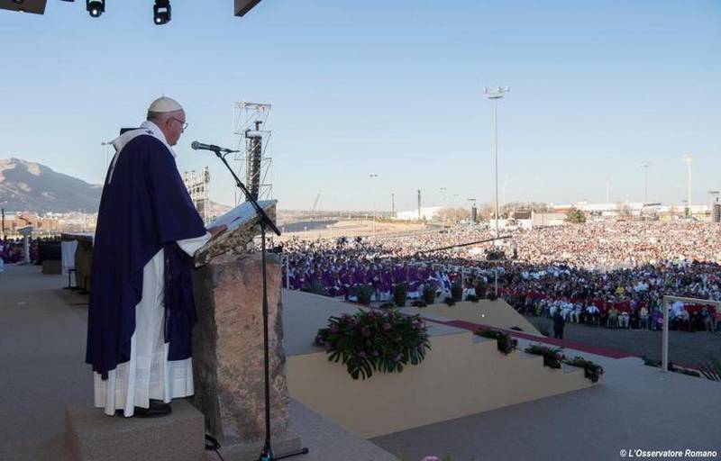 Immigrazione: Papa contro Trump, muro non è cristiano