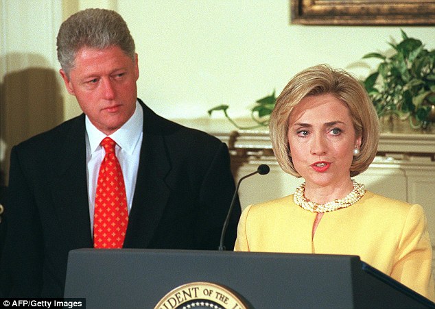Trump attacca Hillary perché moglie di Bill 'l'abusatore'