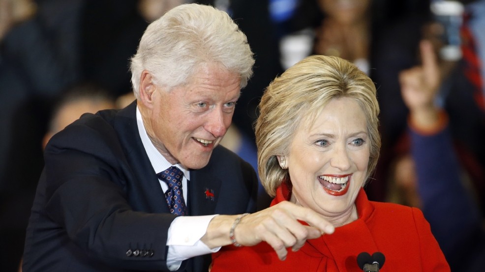 Hillary, Casa Bianca per moglie e marito. L'economia? Ci pensa Bill