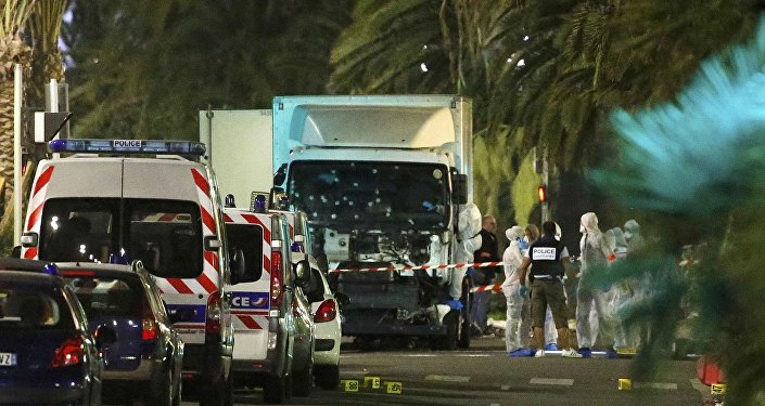 Nizza, Trump rinvia annuncio vice, avanza su ali insicurezza