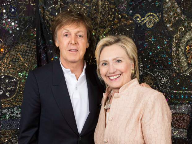  Hillary vede McCartney, Trump riceve briefing tra critiche