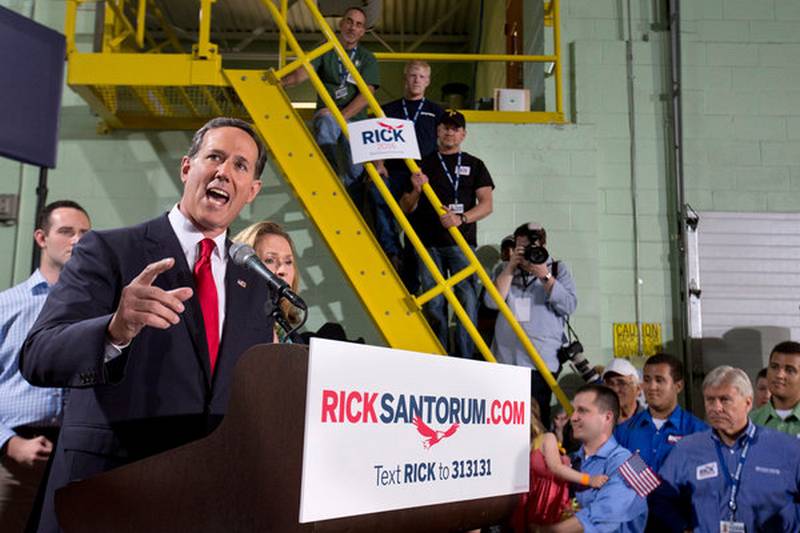 Repubblicani: una folla, c'è Santorum, si prepara Trump