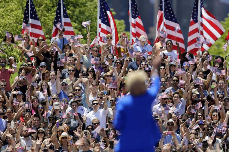 Hillary fa primo comizio, Jeb fa conto alla rovescia