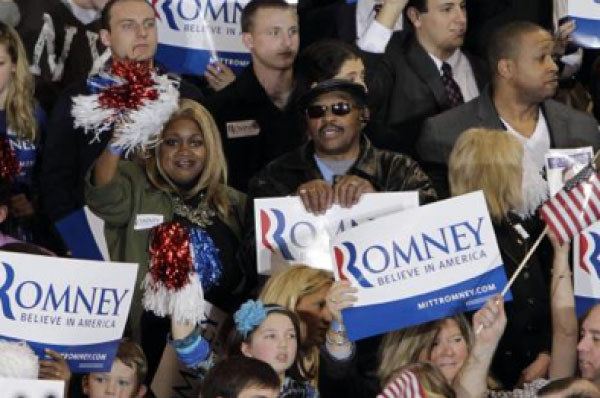 Repubblicani: Romney scherza su candidatura, non la nega