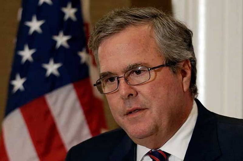 Repubblicani: Jeb ‘sposa’ Obama e striglia i suoi rivali