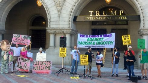 00161027trump-dc-hotel-opening-protest