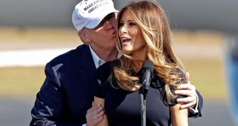 00161105Trump-Melania-Kiss